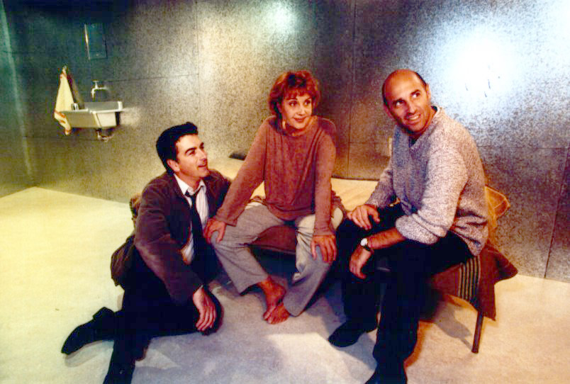 Antoine HERBEZ, Pascale ROBERTS et Pierre-Loup RAJOT dans le décor